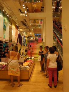 On the prowl at Uniqlo, hunting for great t-shirts on sale!